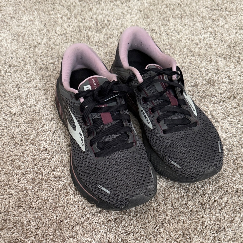 Brooks Adrenaline 22, Women's 7, Black and Pink Sneakers